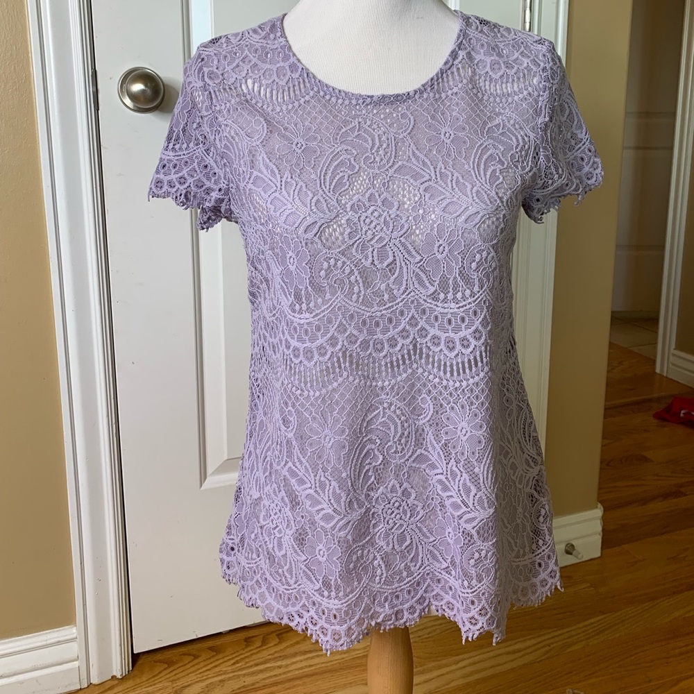 Lace detailed top